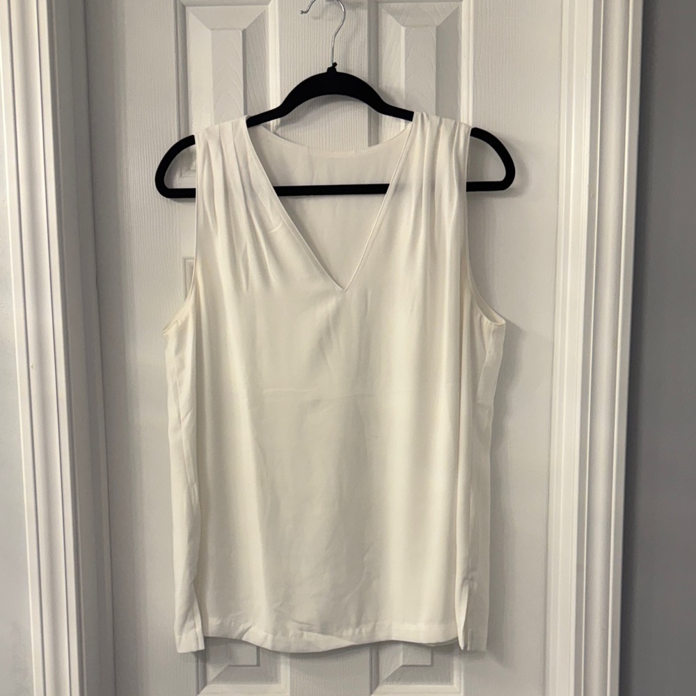White House Black Market Women's Ivory V-Neck Sleeveless Blouse
